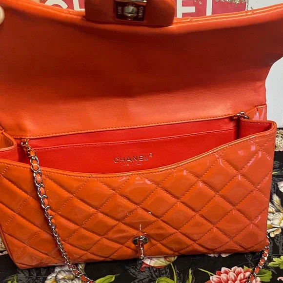 CHANEL Classic Chain Flap Quilted Patent Leather Exc cond - Picture 6 of 14